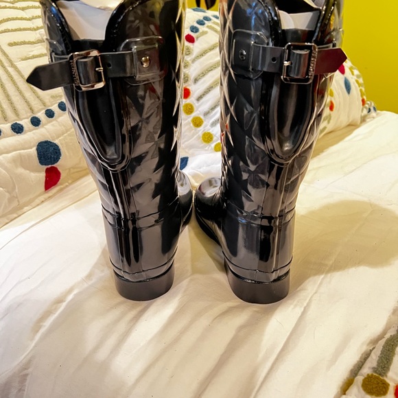 Hunter Boots Brand New in Box. Dark light powder blue.  Quilted Boots. Size 9. - Picture 5 of 6